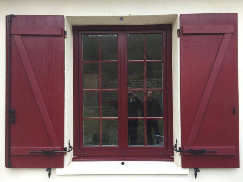 Volets et stores rouge