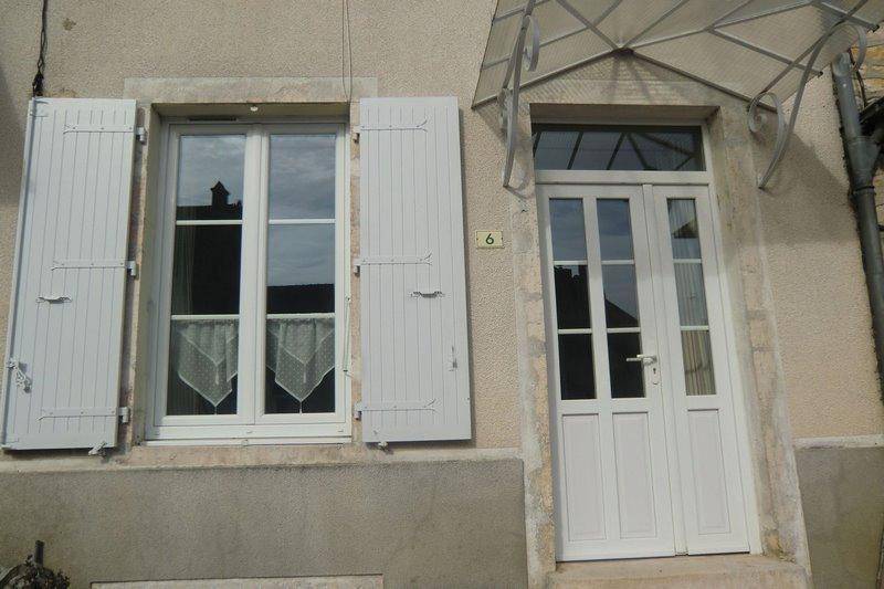 Volets et stores blancs