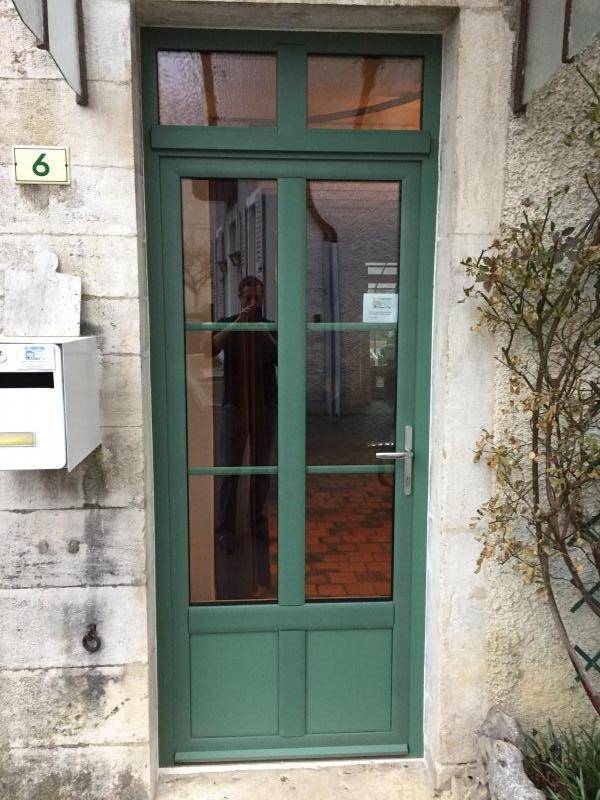 Porte d'entrée longue verte