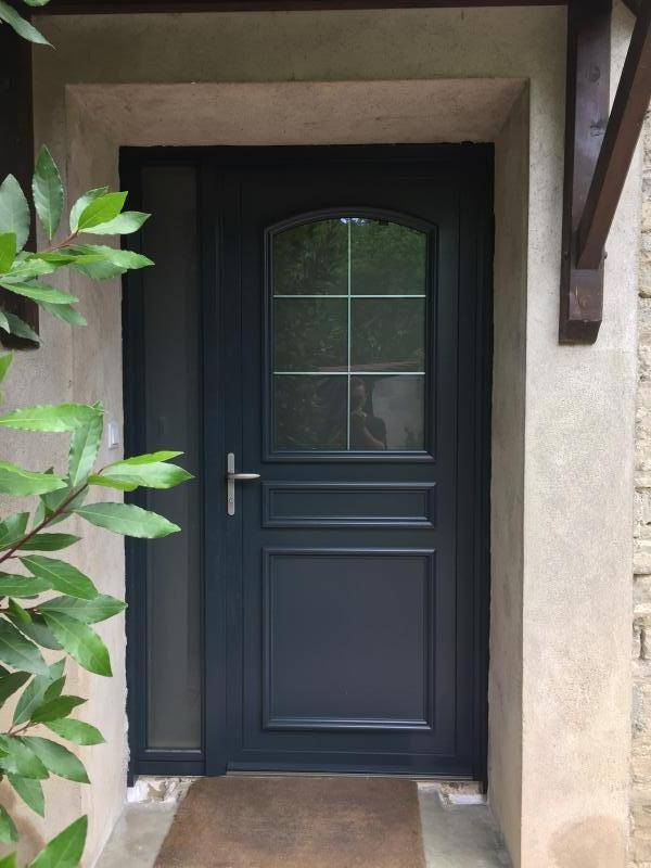 Porte d'entrée ancinne noire
